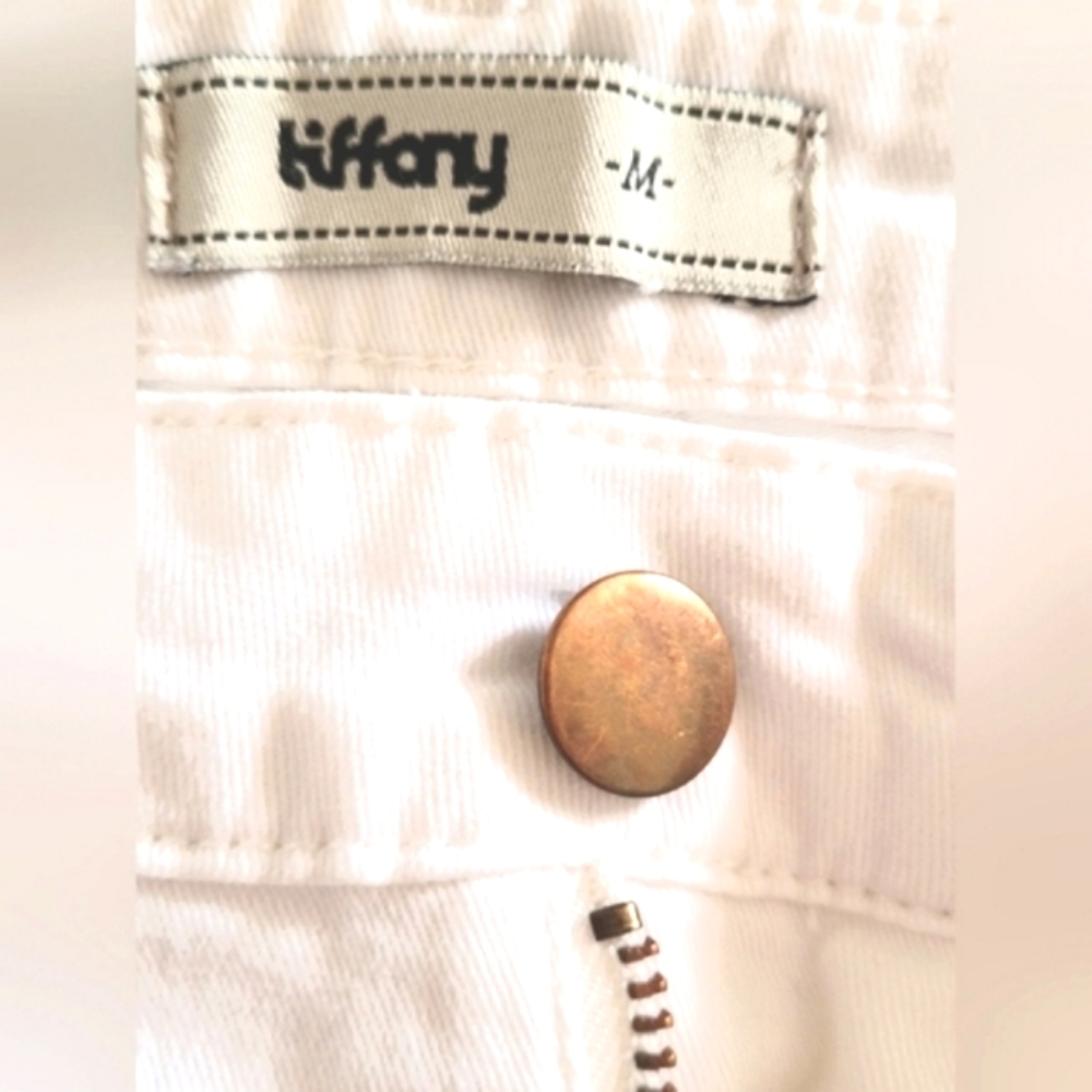 Women Tiffany Brand white pre-loved shorts Medium - Picture 7 of 9